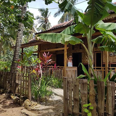 Red Island Bungalows Pasanggaran المظهر الخارجي الصورة