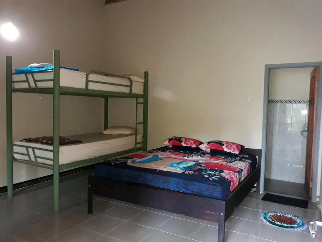 Red Island Bungalows Pasanggaran الغرفة الصورة