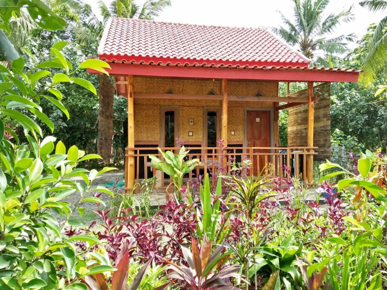 Red Island Bungalows Pasanggaran الغرفة الصورة