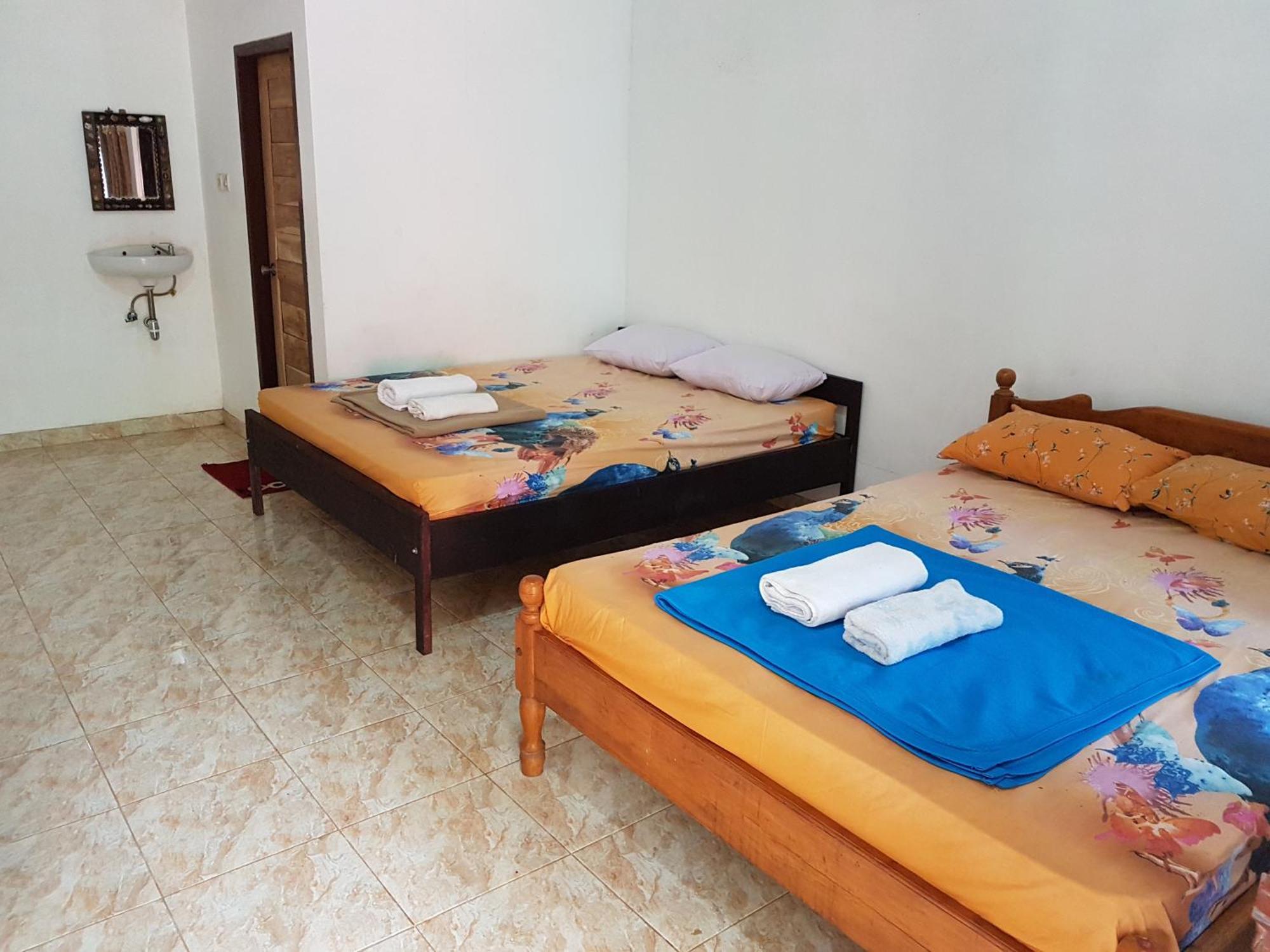 Red Island Bungalows Pasanggaran الغرفة الصورة