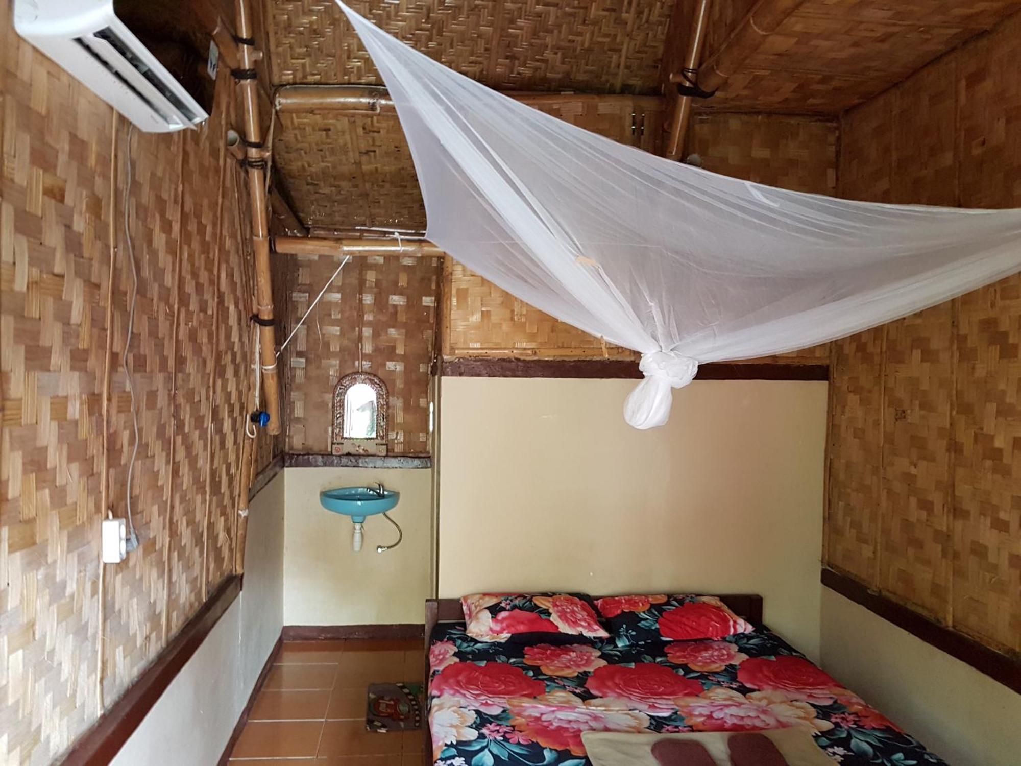 Red Island Bungalows Pasanggaran الغرفة الصورة